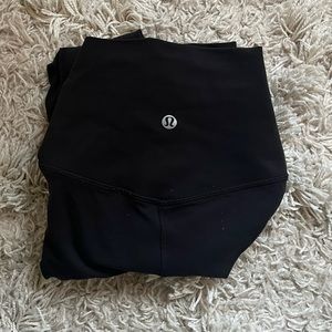 Black Lulu aligns 25” high rise